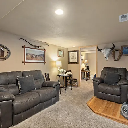 Bo'S Old West Den With Off Street Parking Apartment
